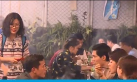 Sinh viên bị lôi kéo bán hàng rong