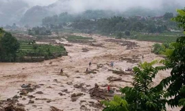 4 ngày sau cơn lũ dữ, nhiều bản làng ở Yên Bái vẫn bị cô lập