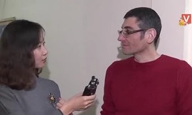 Chàng rể Tây lần đầu gói bánh chưng, ăn Tết ta