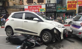 Tai nạn liên hoàn 7 xe trên phố Hà Nội