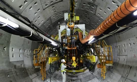 Robot khổng lồ khoan xong hệ thống đường hầm metro