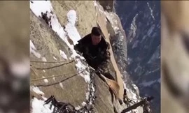 Rùng mình công việc dọn tuyết trên 'con đường tử thần'