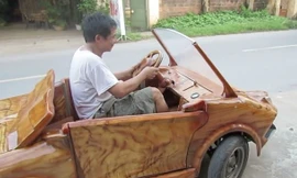 'Siêu xe' Lamborghini bằng gỗ lăn bánh tại Việt Nam