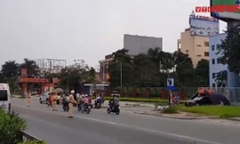 Thót tim những pha CSGT lao ra giữa cao tốc chặn xe vi phạm