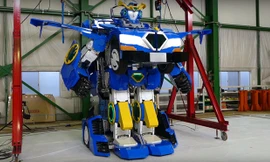 Ô tô có thể biến hình như phim “Transformer” tại Nhật Bản