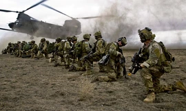 Xem lính Trung Quốc diễn tập đổ bộ bằng trực thăng ở Nội Mông