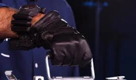 Găng tay tăng sức mạnh giúp nâng vật nặng