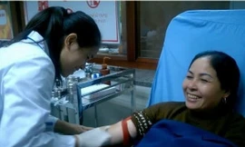 Người phụ nữ Hà Nội đi 20 km trong mưa lạnh tình nguyện hiến máu