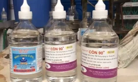 Triệt phá cơ sở sản xuất cồn y tế, nước muối sinh lý độc hại