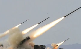 Pháo phản lực tầm xa PHL-03 của Trung Quốc bắn đạn thật