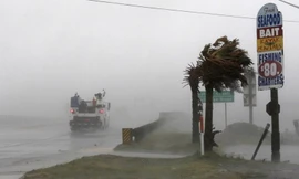 Siêu bão Florence tàn phá Mỹ, Mangkhut hoành hành ở Philippines