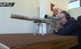 Tổng thống Putin khai hoả mục tiêu bằng súng trường hiện đại