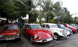 Hơn 300 chiếc xe cổ quy tụ ở Sài Gòn