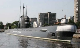 Tàu ngầm hút khách tham quan tại thành phố tổ chức World Cup