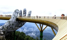 Truyền thông phương Tây ca ngợi vẻ độc đáo của Cầu Vàng ở Đà Nẵng