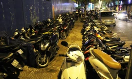 Vỉa hè Sài Gòn bị tái chiếm 'có thể do địa phương bảo kê'