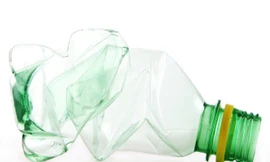 Đàn ông tiếp xúc với nhựa có thể giảm lượng tinh trùng