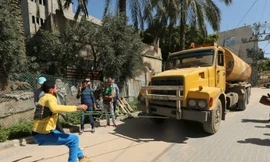 ‘Siêu nhân dải Gaza’ dùng răng kéo xe 15 tấn đi băng băng