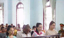 Các bị cáo tại phiên tòa (Ảnh: Kim Hà).