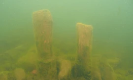 Dấu tích đền cổ bí ẩn dưới lòng hồ lớn nhất Nhật Bản