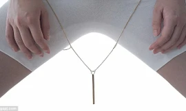 Hình ảnh món đồ trang sức đeo đùi được đăng trên mạng.