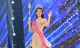 Tân Hoa hậu Việt Nam Đỗ Mỹ Linh trong giây phút đăng quang.