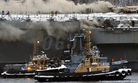 Hiện trường vụ cháy tàu sân bay Đô đốc Kuznetsov. Ảnh: Tass