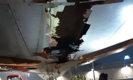 Máy bay chở 136 hành khách đâm trúng tường vẫn vô tư cất cánh