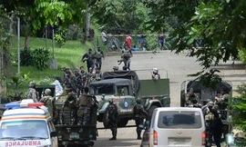 Quân đội Philippines tấn công nhóm khủng bố thân IS ở Marawi