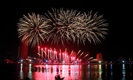 Màn trình diễn pháo hoa của đội Nhật Bản đêm 20/5. Ảnh: Thanh Trần.