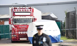 Chiếc xe container nơi tìm thấy thi thể 39 người nhập cư. Ảnh: Kuwait Times