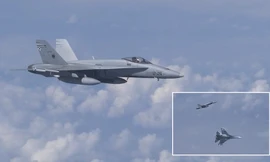 Cuộc chạm trán giữa Su-27 Nga và F-18 Thổ Nhĩ Kỳ nhìn từ máy bay Nga. Ảnh cắt từ video