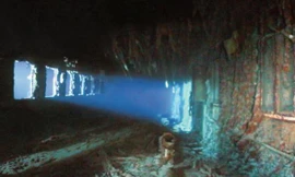 Boong dạo mát ở khoang hạng nhất trên con tàu Titanic