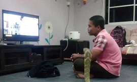 Chàng trai Thái sống hạnh phúc với vợ là... rắn hổ mang
