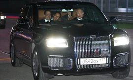 Tổng thống Nga Putin lái xe đưa Tổng thống Ai Cập Sisi đi dạo quanh đường đua F1. Ảnh: Sputnik