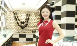 Người đẹp HHVN được tặng vòng ngọc trai 10 triệu 