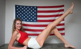 Tròn mắt ngắm nữ sinh sở hữu đôi chân dài nhất nước Mỹ