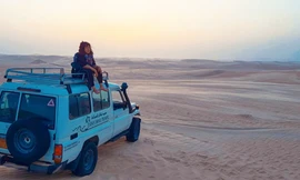 Cô gái Việt như sống trong ảo ảnh giữa sa mạc Sahara