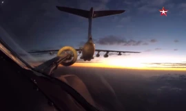 Cảnh tiếp nhiên liệu trên không ngoạn mục của Tu-160 giữa lúc bình minh