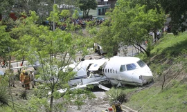Honduras: Máy bay gãy đôi khi vừa hạ cánh