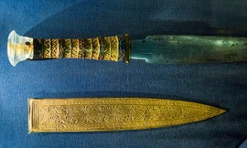 Lưỡi dao làm từ thiên thạch sắt của vua Tutankhamun.
