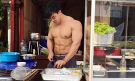 Hội trai đẹp bán... mì gây 'sốt' ở Thái Lan