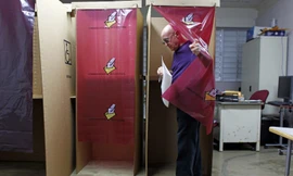 Người dân Puerto Rico tham gia trưng cầu hôm 11/6. Ảnh: AFP