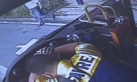 Tài xế đang lái xe buýt bất ngờ gục chết trên vô lăng