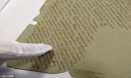 Bức thư viết bằng "mực tàng hình" của một nữ tù nhân Ba Lan. Ảnh: Reuters