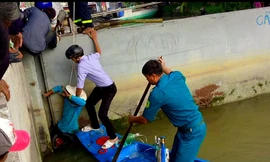 Phần chân bị kẹt lại của người đàn ông này gần như bị nghiền nát