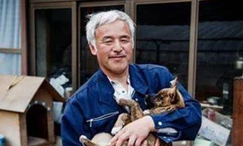 Cảm động người bất chấp phóng xạ chăm thú nuôi bị bỏ rơi