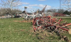 Hiện trường vụ sập tháp truyền hình. Ảnh: Twitter