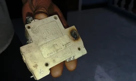 Thiết bị điện nhà dân tại phường An Đông, Huế, bị cháy đen. 