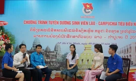 Giao lưu với 4 gương điển hình sinh viên Lào - Campuchia năm 2016. Ảnh: Ngọc Tuyết